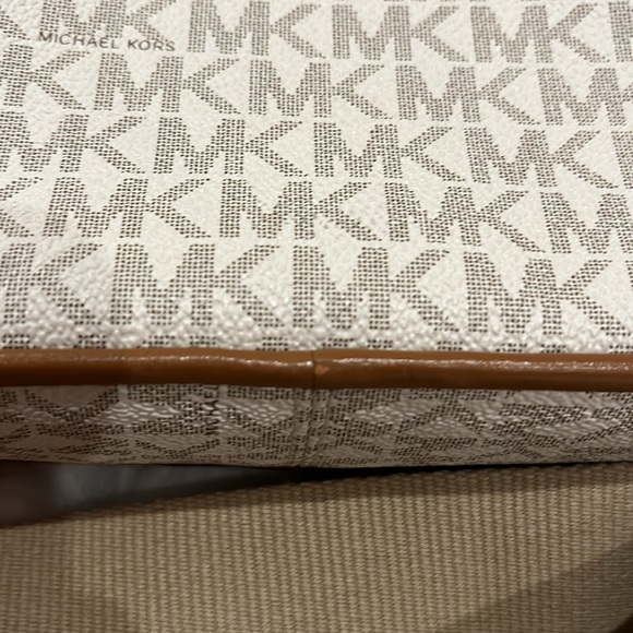 Micheal Kors Signature Bradshaw Medium Pocket Camera Crossbody Studded - Picture 9 of 10